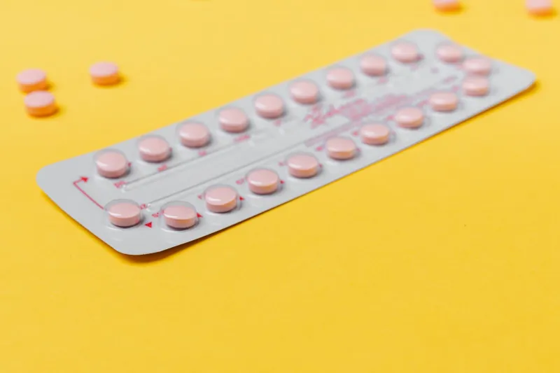 Wanneer hormonen en pillen botsen: wat u moet weten over anticonceptie en andere medicijnen